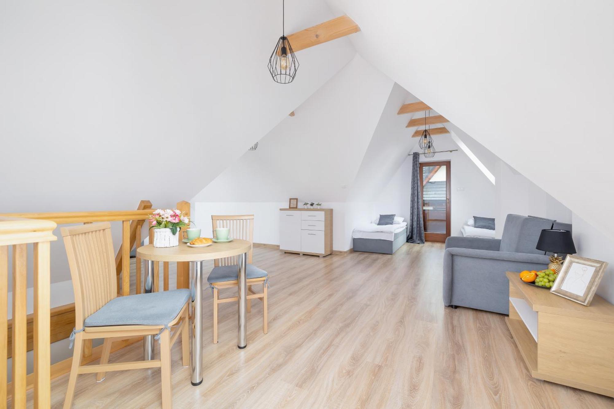 Salwatorianska Mountain View By Renters Apartment